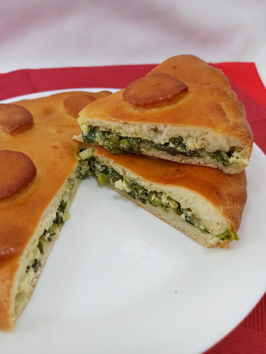 Пирог с зеленым луком и яйцом