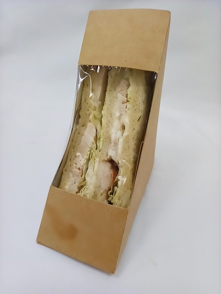 Сэндвич с копченой курой и огурцом