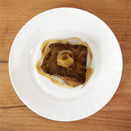 Печень говяжья жареная с луком 1000671