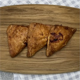 Мини-слойка с ветчиной и сыром 1028915