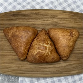 Мини-слойка с зелёным луком и яйцом 1030437