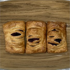 Мини-слойка с вишней 1001563