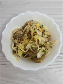 Салат из квашеной капусты с картофелем и грибами 1000100