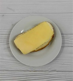 Бутерброд с сыром и маслом 1001097