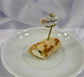 Блинный рулетик с копченой курой и  творожным сыром 1026481