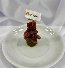 Канапе из ростбифа с соленым огурцом и вяленым черри 1017729