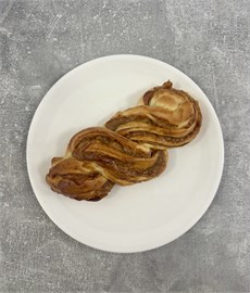 Плетёнка со сгущёнкой и орехами 1259052