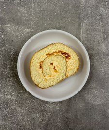 Рулет бисквитный с масляным кремом и курагой 1257508