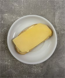 Бутерброд с сыром и маслом 1001097