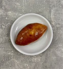 Пирожок с зелёным луком и яйцом 1001452