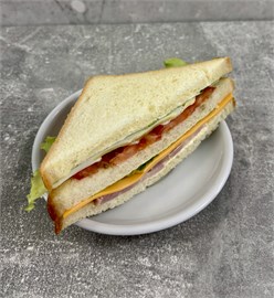 Сэндвич с беконом, сыром и яичницей 1062980