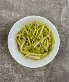 Салат из редьки с яблоками и сметаной 1064073